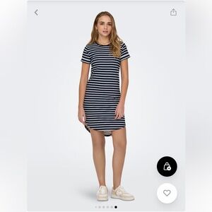 Heart And Hips T-Shirt Dress in Navy/White.  Size Small.